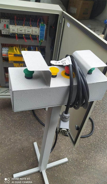 Dispositivo de comando em manutenção elétrica industrial