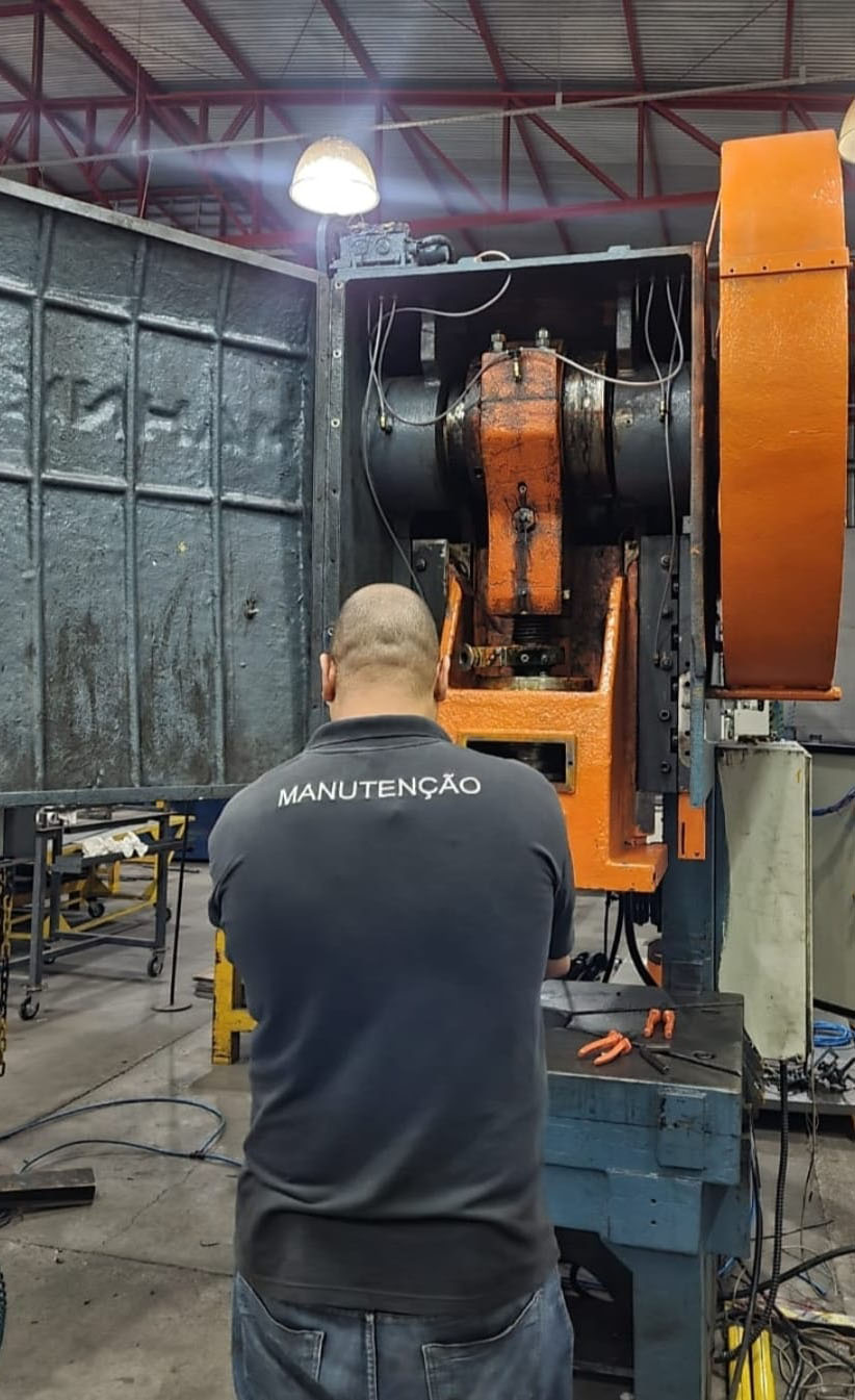 Atendimento técnico no cliente para equipamento industrial