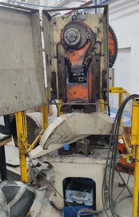 Reforma técnica de prensa industrial