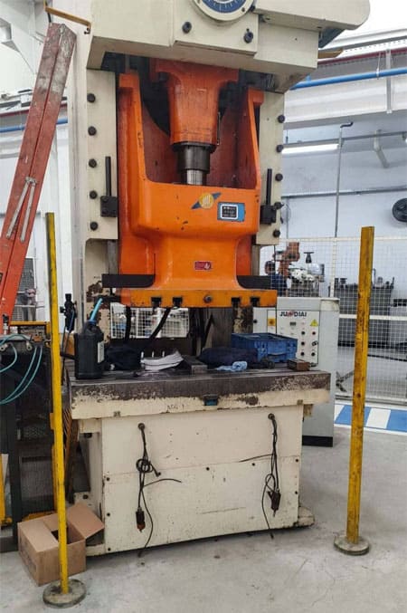 Reforma técnica de prensa industrial