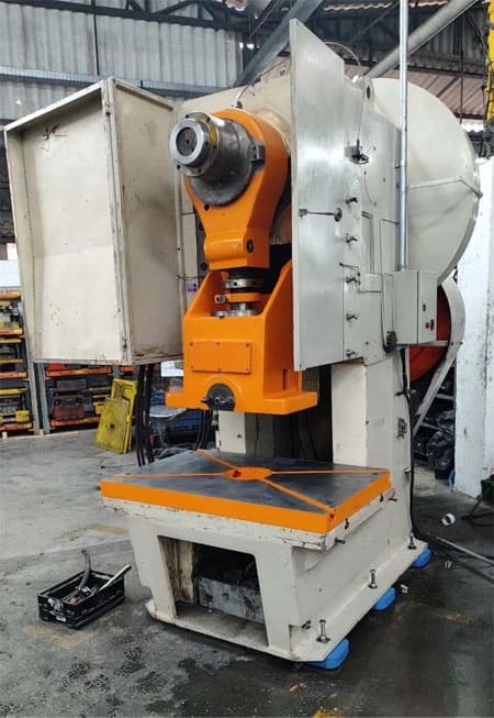 Reforma técnica de prensa industrial